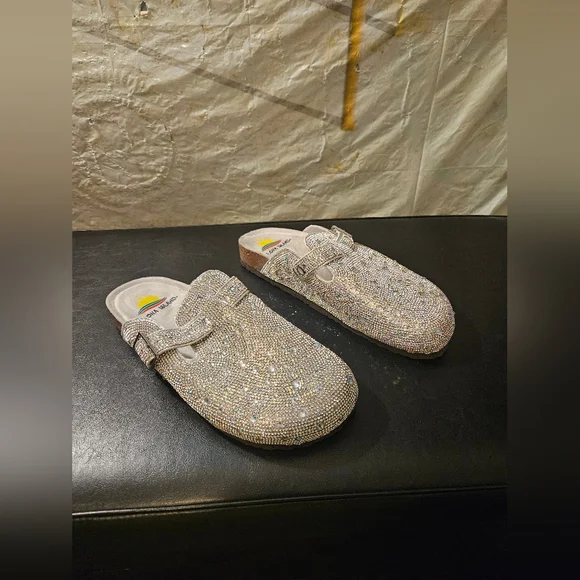 Sparkling Fashion Shoes - Picture 3 of 5